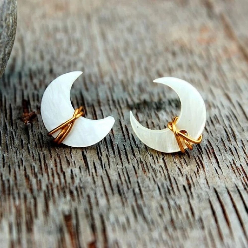 Natural White Shell Moon Shape Earrings for Spiritual Healing Clear Mind